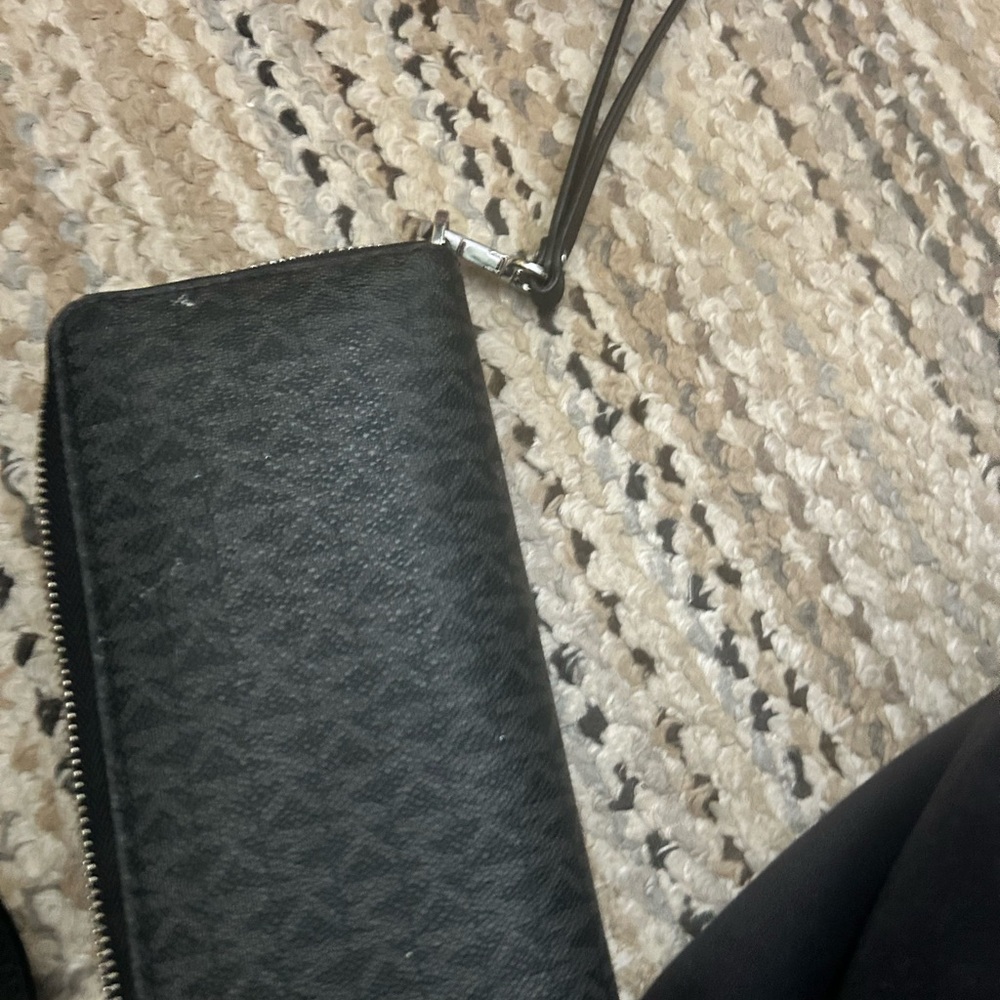 Make OFFER Michael Kors Black and Gray Tote Bag with Wallet/wristlet - Picture 7 of 10